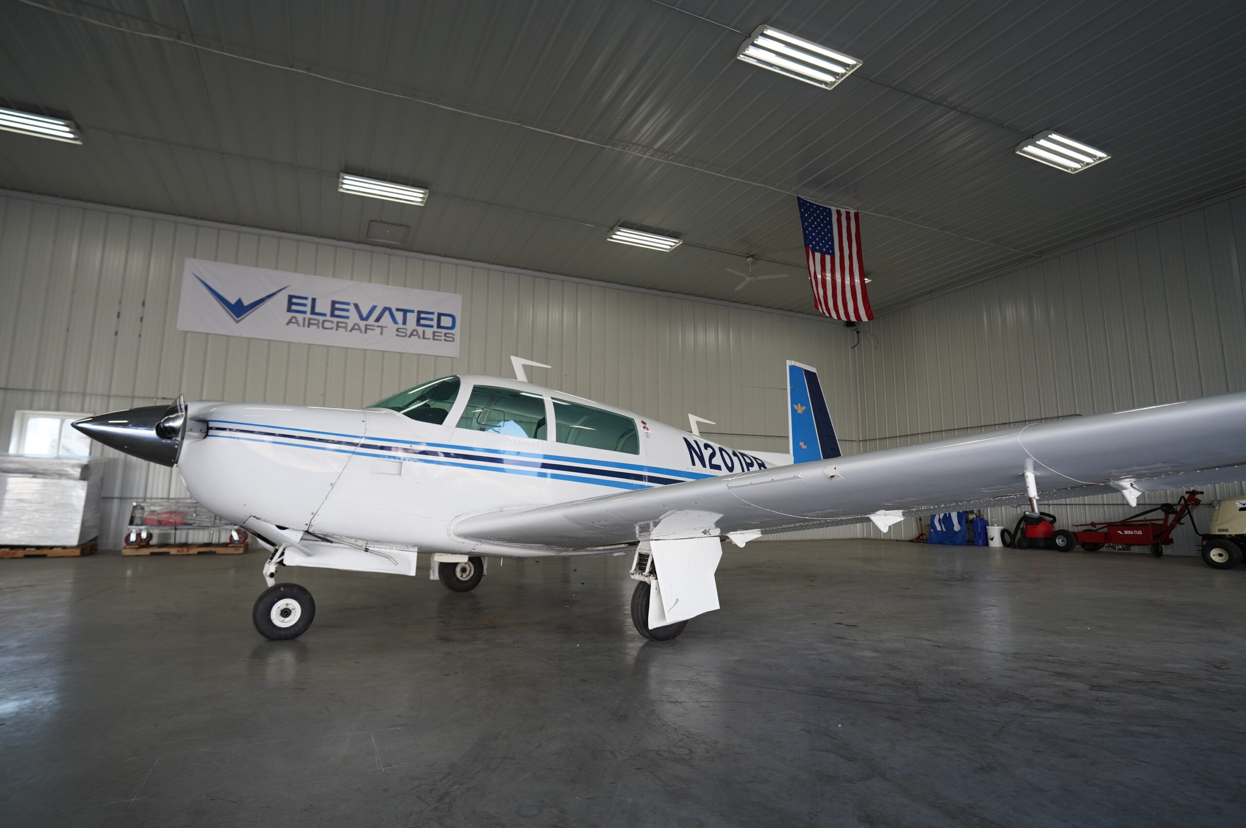 Mooney M20J Airplane Hangar